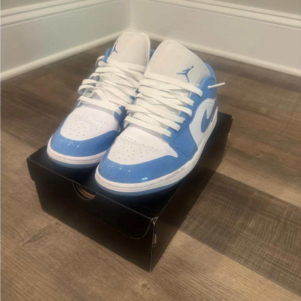 Air Jordan 1 Low SE - Picture 3 of 5